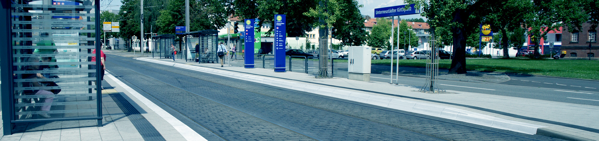 Straßen- und Busbahnhaltestelle in Kassel